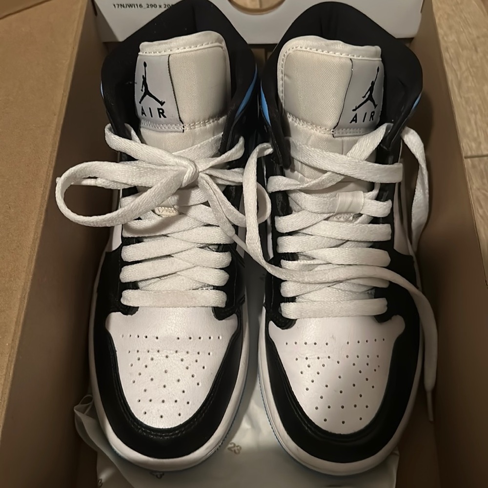 Air Jordan 1 mid